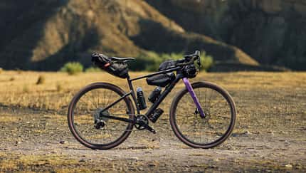 Wilier,Gravelbike,Adlar,Gesamtansicht,lila,schwarz