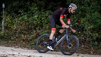 ROADBIKE-Redakteur Eric Gutglück Pinarello Dogma X Italien Rennrad Gravel