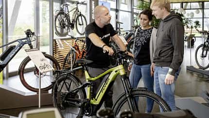 Der Schweizer E-Bike-Pionier Flyer hat viel zum Erfolg dieser Fahrradgattung beigetragen. Inzwischen blickt man auf 25 Jahre Erfahrung zurück.