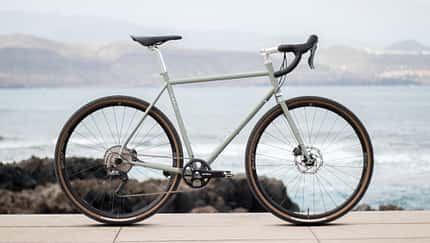Temple Cycles,Gravelbike,Adventure Disc 1,Seitenansicht,Stahlrad