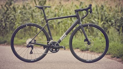 Rose Bikes,Reveal AL 105 Di2,Rennrad,Endurance,Seitenansicht,Maisfeld