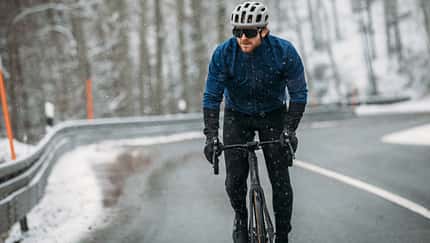 Gonso,Winterjacke,Actionfoto,Schnee,Straße,Rennrad