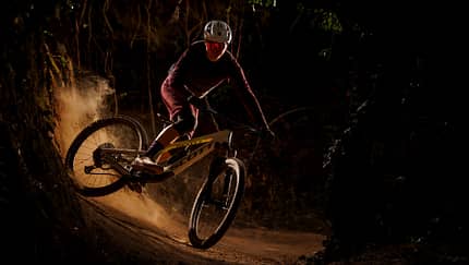 Mit dem Ransom hat der Schweizer Traditionshersteller Scott Sports die Neuauflage seines beliebten Enduro-Mountainbikes Ransom vorgestellt. Es bietet 170 mm Federweg und kommt wie Spark, Genius und Lumen mit integriertem Dämpfer.