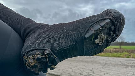 GripGrap Explorer Gravel Waterproof-Überziehschuhe,Actionfoto,Sohlenansicht
