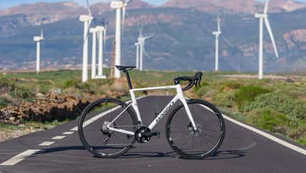 Venta R 24,Rennrad,weiß,Gesamtansicht,Straße,quer