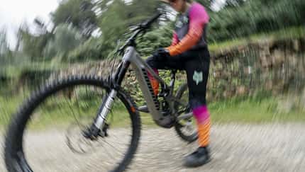Die deutsche Gravity-Brand Propain stellt mit dem Sresh ein weiteres schickes E-MTB vor.
