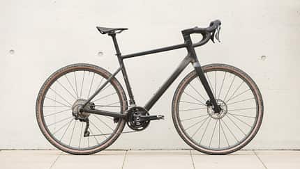 Rose Blend,Fahreindrücke,Gravelbike,Rennrad,Seitenansicht,Betonwand