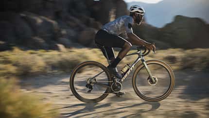 Giant Revolt Advanced Pro 0,Gravelbike,Action,von links kommend