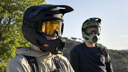 Uvex stellt neuen Fullface-Helm mit Goggle vor