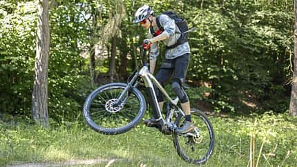 Corratec greift an: das neue Light-E-MTB im Test