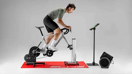 Elite Avanti Rollentrainer Radfahrer trainierend