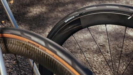 Den neuen Michelin Pro 5-Reifen gibt´s mit schwarzer und brauner Flanke.