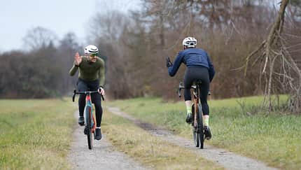 Gravelbike,Vergleich,ARC8,BMC,Fahrer grüßen