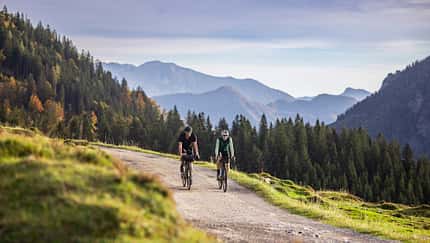 SalzburgerLandBerge,Weg,Gravelbike,zwei Biker
