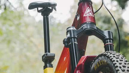 Bis zu 250 mm Verstellweg sind an der neuen Rock Shox Reverb AXS Vario-Sattelstütze möglich.