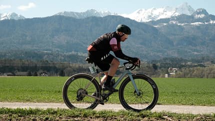 UCI Wörthersee Gravel Race,Gravelbike,Österreich,Kärnten,Thomas Terbeck,Bergkulisse,Seitenansicht