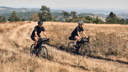 Bikepacking im Sauerland,trockenes Gras