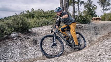MOUNTAINBIKE hat dem neuen Spectral AL 6 von Canyon in Finale Ligure auf den Zahn gefühlt! Hier liest du unseren ausführlichen Einzeltest.