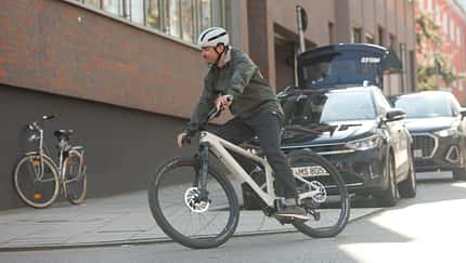 Maloja,Commuter,Fahrradbekleidung,Kurve,Actionfoto