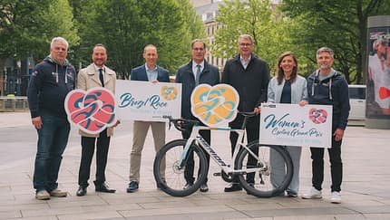 Die Organisatoren und Partner des Brezel Race Stuttgart & Region powered by ADAC sowie des Women´s Cycling Grand Prix - v.l.n.r.: André Neumann, Geschäftsführer Inflame Events GmbH - Christoph Traub, Oberbürgermeister von Filderstadt und Vorsitzender der SportRegion Stuttgart - Volker Schwarz, Vorstand für Finanzen ADAC Württemberg e.V. - Dr. Clemens Maier, Sport-Bürgermeister der Landeshauptstadt Stuttgart - Dr. Alexander Lahl, Regionaldirektor Verband Region Stuttgart - Lisa Brennauer, Sportliche Leiterin Women´s Cycling Grand Prix - Sven Fritschka, Geschäftsführer Inflame Events GmbH