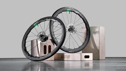 Sram,Zipp,Sensor an zwei Laufrädern