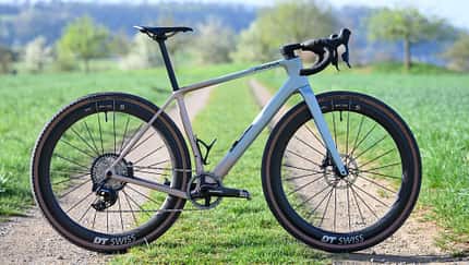Gravelbike,Avona Callis,Feldweg,Seitenansicht