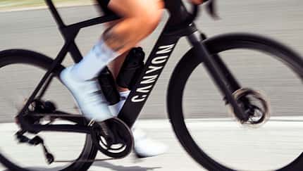 Canyon Endurace:ONfly,E-Rennrad,Action,seitlich