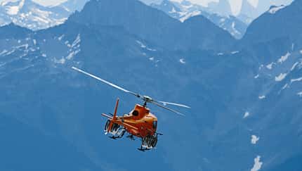 Skyhigh Adrenaline: 5 Anbieter für unvergessliches Heli-Biken