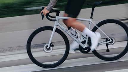 Das neue Specialized Aethos 2 von der antriebsabgewandten Seite