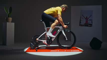 Elite Rivo mit Zwift Cog and Click,Rollentrainer,Scheinwerferlicht Elite Rivo mit Zwift Cog and Click,Rollentrainer,Scheinwerferlicht