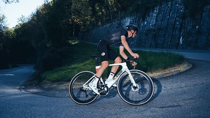 Cinelli Aeroscopp,Aero-Rennrad,Action,Kurvenfahrt