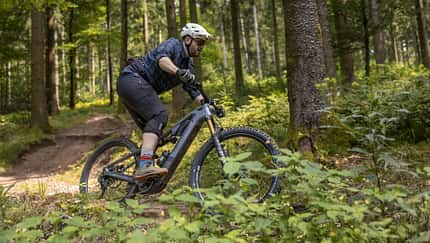 Kult E-Enduro jetzt auch in Carbon