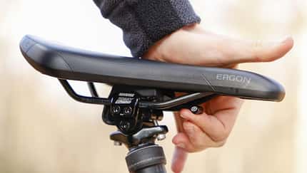 Betätigt wird der Seatswitch über einen Hebel unter der Sattelnase.