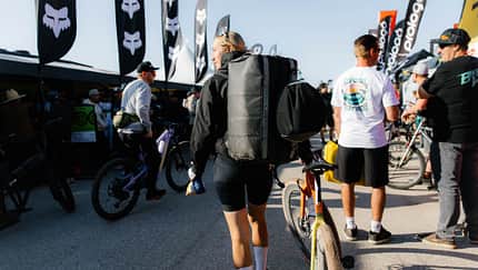 Assos x Db,Radreise,Taschen-Set,Action,Ankunft Event Assos x Db,Radreise,Taschen-Set,Action,Ankunft Event
