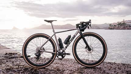 berlin,dan,fotograf,zoubek Kocmo Daytona-RS Classified,Gravelbike,Titan,Seitenansicht