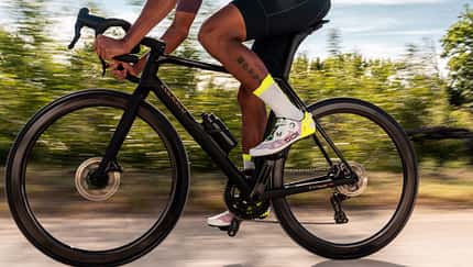 Sidi Wire 3,Rennradschuh,Actionfoto von rechts kommendes Rennrad