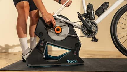 Garmin Tacx Neo 2T,Rollentrainer,Einspannen Zwift Cog und Click Garmin Tacx Neo 2T,Rollentrainer,Einspannen Zwift Cog und Click