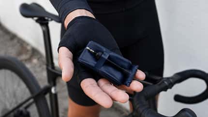 TPU Ultralight,TPU-Schlauch,in der Hand haltend TPU Ultralight,TPU-Schlauch,in der Hand haltend
