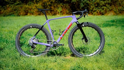Look G85 Cezal,Gravelbike,Test,Seitenansicht,Wiese Look G85 Cezal,Gravelbike,Test,Seitenansicht,Wiese