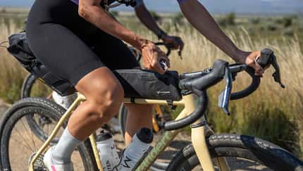 Apidura Expidition Long Tube Pack,Bikepacking,Tasche,Actionfoto Apidura Expidition Long Tube Pack,Bikepacking,Tasche,Actionfoto