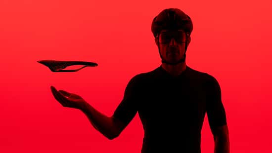 Selle Italia SLR Sattel, 4.Generation,Sattel über Hand schwebend