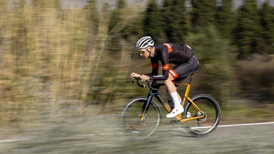 Merida Reacto Rennrad Aero-Bike Radsport Fahrbild verschwommen