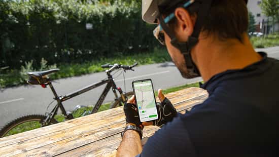 Mapy,Routenplanung,App,Touren,Rennrad,Gravel,Mountainbike,Blick aufs Smartphone