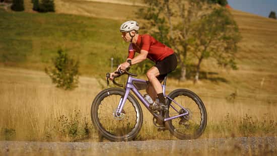 Gravelbike Scott Addict 2027, Addict 10,Action,Chefredakteur Alexander Walz,Test,Kurvenfahrt