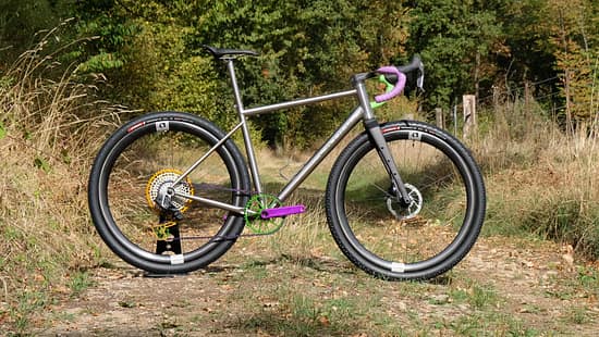 Chiru Vagus,Gravelbike,Seitenansicht Waldweg