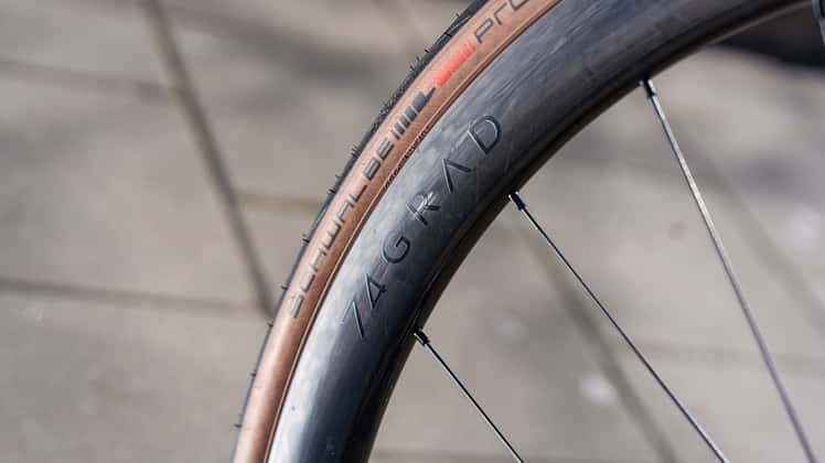 Die Laufr&auml;der des 8Bar Kronprinz V4 kommen von der Marke 74 Grad.