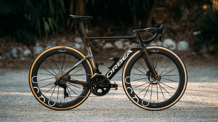 Orbea Orca Aero,Rennrad,Custom f&uuml;r Vuelta 2026,Luca_Van_Bonen