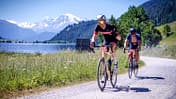 ROADBIKE-Redakteur Moritz Pfeiffer am Haidersee/Lago di San Valentino alla Muta mit Ortler im Hintergrund