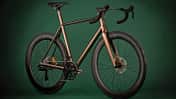 Dreambike J.Laverack Aston Martin.1R Rennrad Seitenansicht schräg von rechts