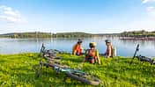 Der lauschige Bostalsee hält für fast jeden Wasserratten-Geschmack eine Freizeitaktivität parat, dient aber auch uns zur verdienten Pause (Tour 1).